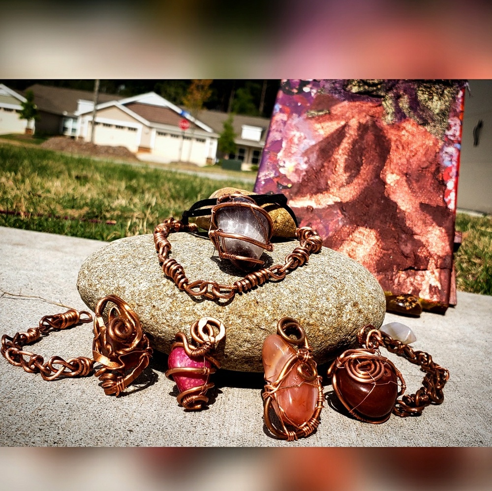 Tekstoned Pendants